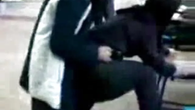Redhead Lacy Lennon ترتدي ملابسها الداخلية وتضرب سكس اخوات مترجم زوجها غير الشقيق