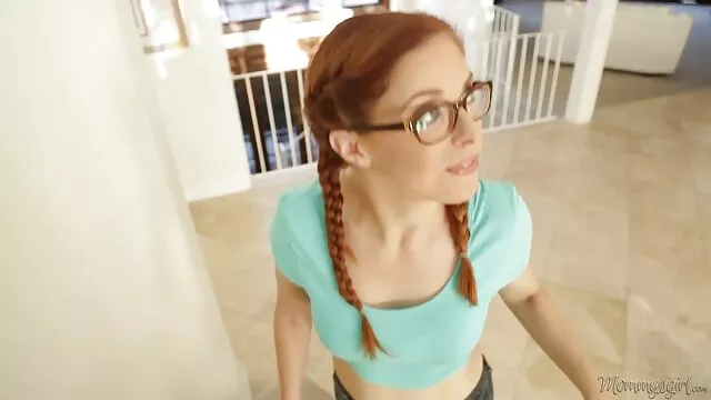 عرض أزياء سكس اخوات كامل جديد لعيد استقلال DoggyStylin!
