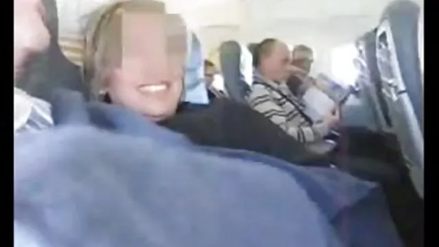 شاهد هذا الفيديو الأول الداعر لهذه النجمة الشقراء المتوترة البالغة من افلام سكس اخوات مترجم عربي العمر 18 عامًا