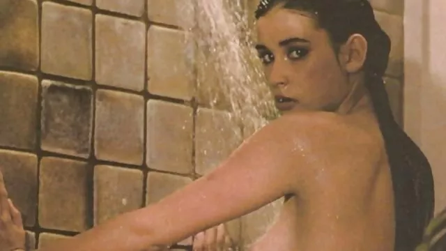 كبيرة الحلمه سمراء أثينا فارس منفردا ، استمناء مع أفلام سكس اخوات مترجم دسار بعد التعري