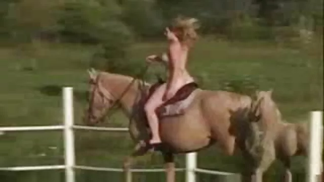 يمتلك Ridr Lunal صندوقًا سكس اجنبي اخوات مترجم لامعًا
