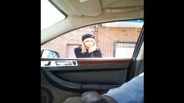 يتمتع سكس اخوات محارم مترجم الوافد الجديد من BBW الألماني الغريب بالسير بقبضة اليد في عيد الميلاد