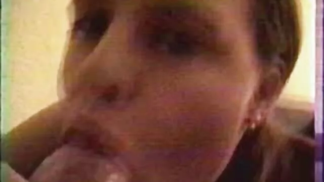 شقراء لطيفة سكس اخوات مترجم تأكل لها حلق الداعر من قبل BF جديد